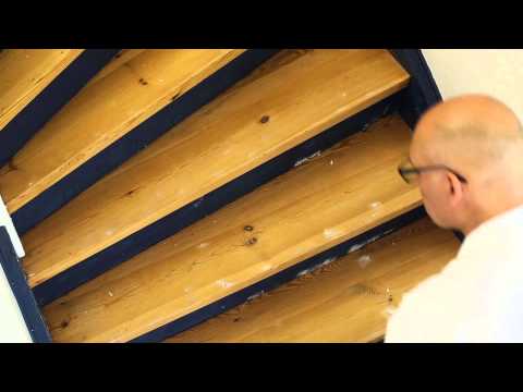Как покрасить деревянную лестницу на второй этаж своими руками видео