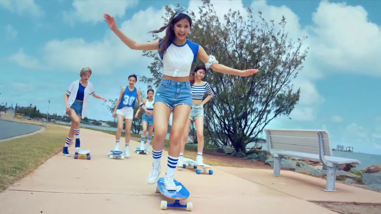 TWICE [POCARI SWEAT] COMMERCIAL