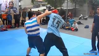 ملاكم يتحدي لاعب كونغ فو أمام الملأ Kung fu Vs Boxing