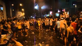 songkran festival bangkok 　祭のメイン会場　夜のシーロム通り