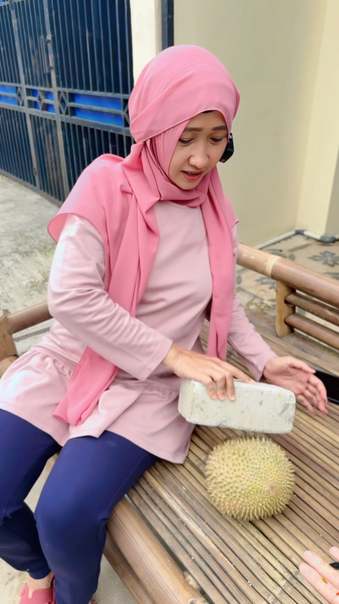 SOLUSI MUDAH CARA BUKA DURIAN