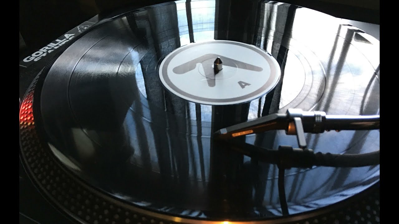 Aphex Twin - Pulsewidth (1992 Vinyl) - YouTube
