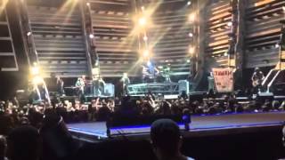 Video thumbnail of "Vasco Rossi - La band si commuove con gli Angeli -LIVE KOM 15"