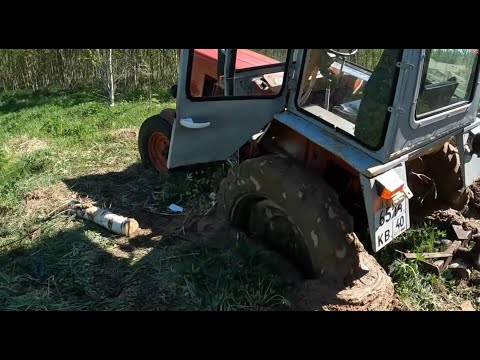 Видео: Вытаскиваем трактор Т-25 из болота#tractor#t25#бездорожье