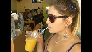 Jugos naturales y ensaladas de frutas son la alternativa preferida en este verano