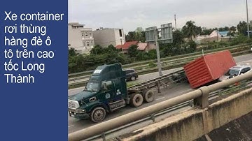 Xe container rơi thùng hàng đè ô tô trên cao tốc Long Thành