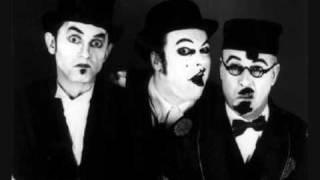 Video voorbeeld van "the tiger lillies -  russians"