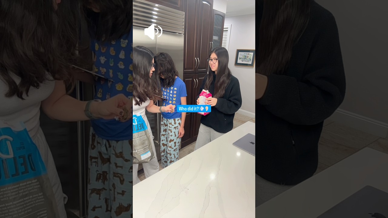 Ливви, должно быть, голодна 😝 Животик слишком громко урчит 😂 