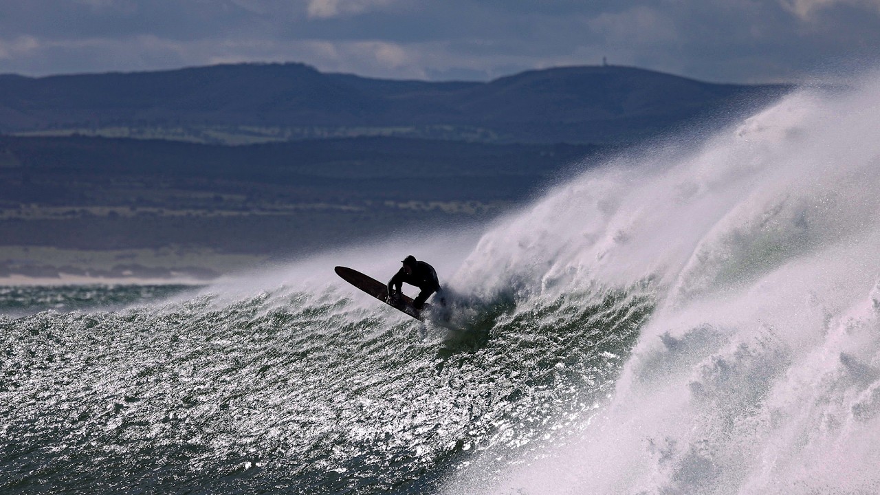 Is This the Purest Form of Surfing? Remi on an Alaia in Heavy Water at Double Overhead JBay