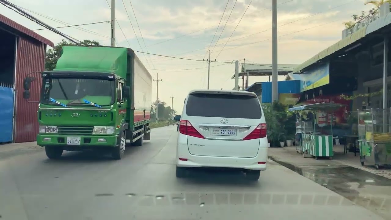Scenery on the way to Wat Taphem