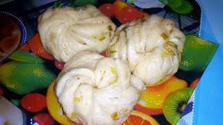 Китайские булочки на пару с зелёным луком. 忽油花卷Chinese steamed buns with green onions.