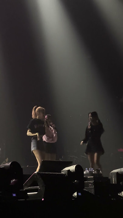 ROSÉ CONTROLS THE CROWD 4K (MELBOURNE CONCERT FANCAM)