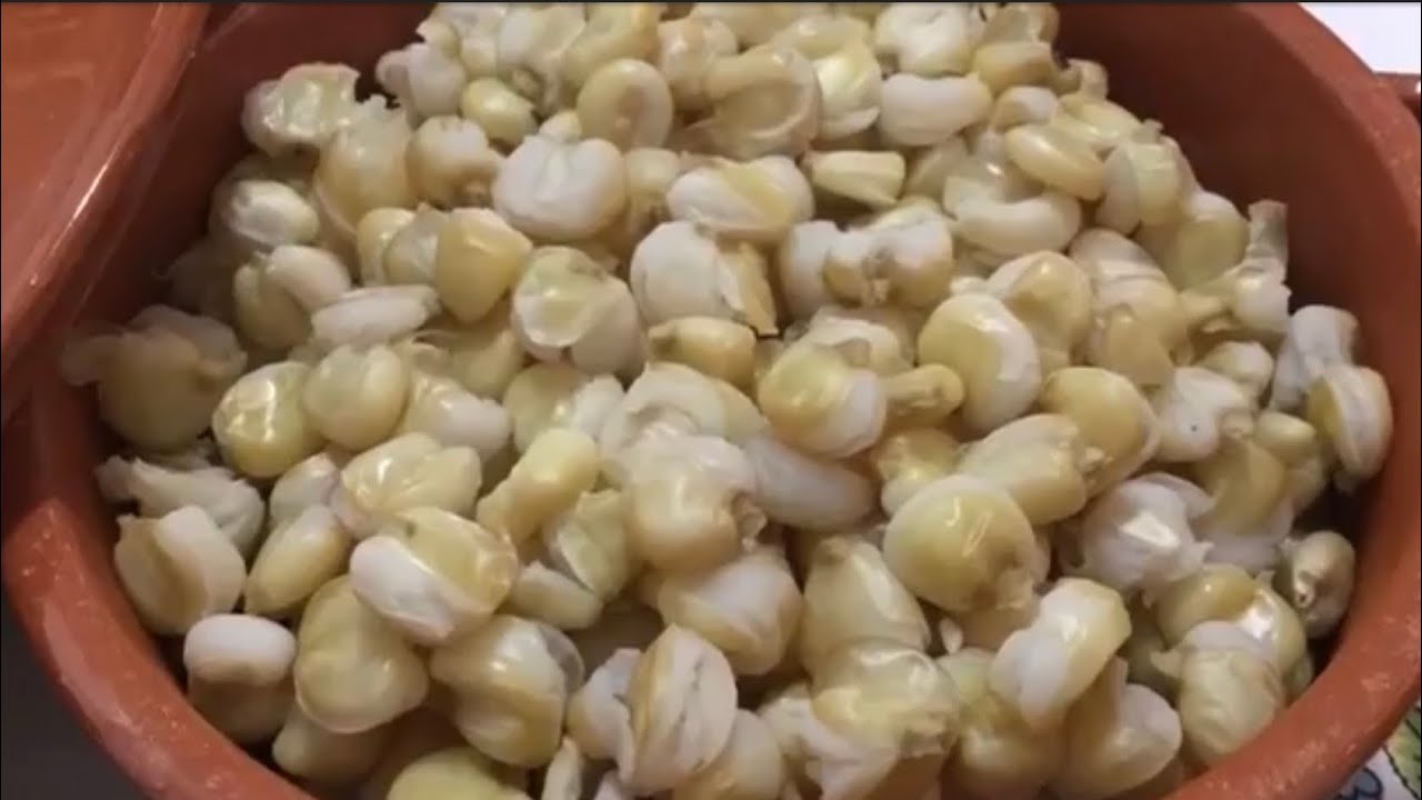 Milho cozido para o dia de todos os Santos e das alminhas