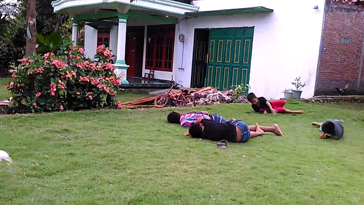 Orang 4 mabuk naik sepeda