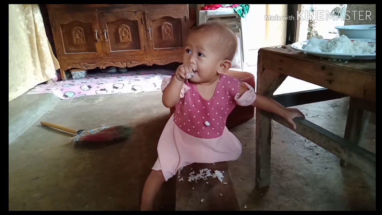Funny RIZA JEAN'S FACE while eating - YouTube