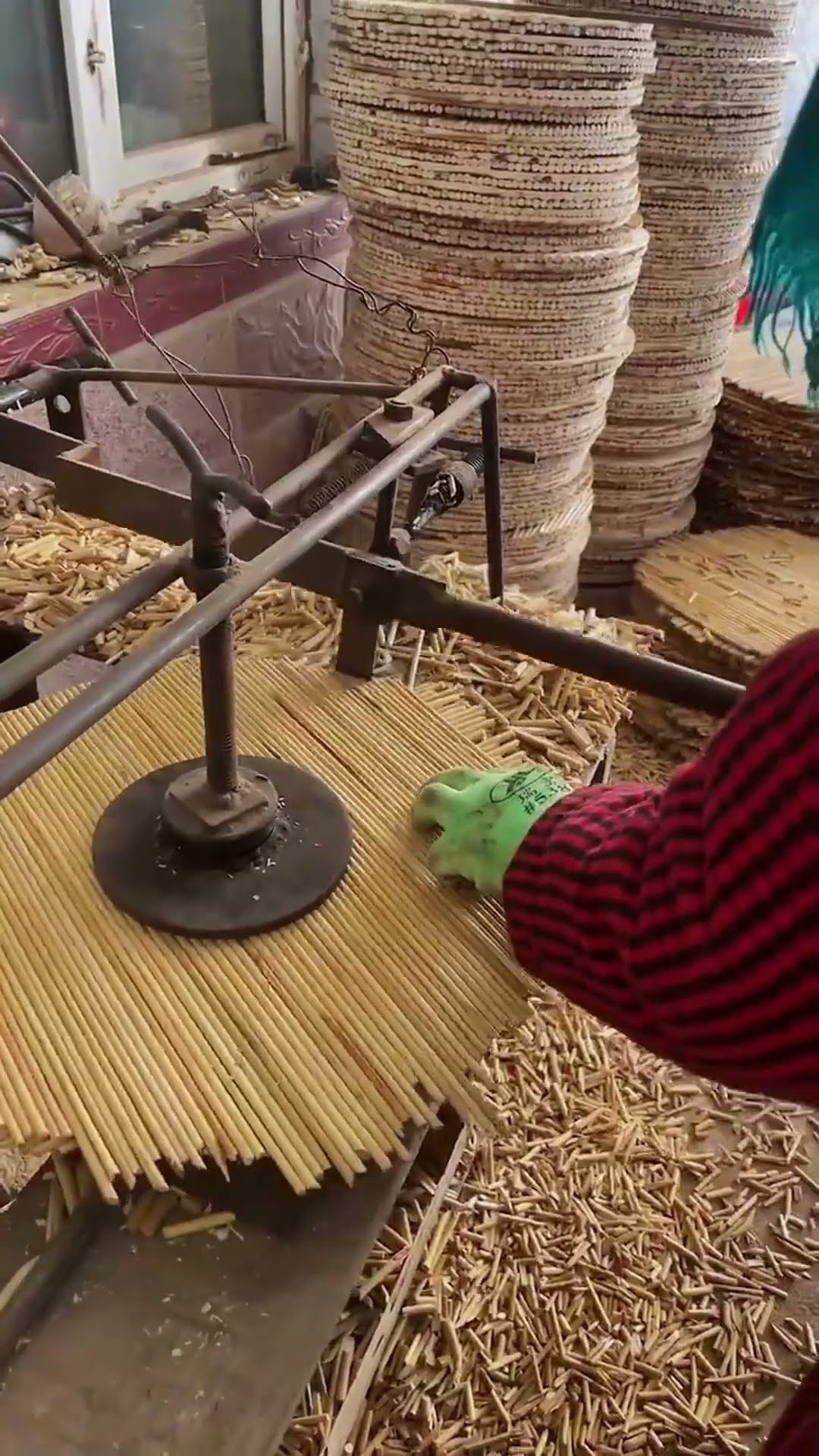 Warm pan lid cutting process- Good tools and machinery make work easy