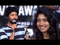 Sai pallavi enjoying shabareesh varmas funny speech after winning best lyricist award for malare