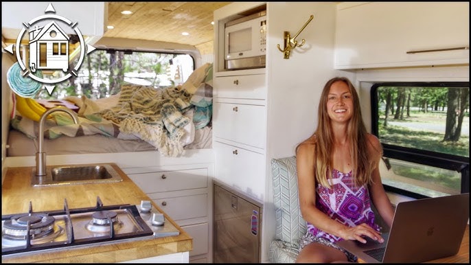 This 51-year-old pays $725 a month to live in a 'luxury tiny home' in a  backyard—take a look inside