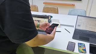 With Eshare, we support up to 9 devices, including laptops and smartphones (iOS and Android). screenshot 5