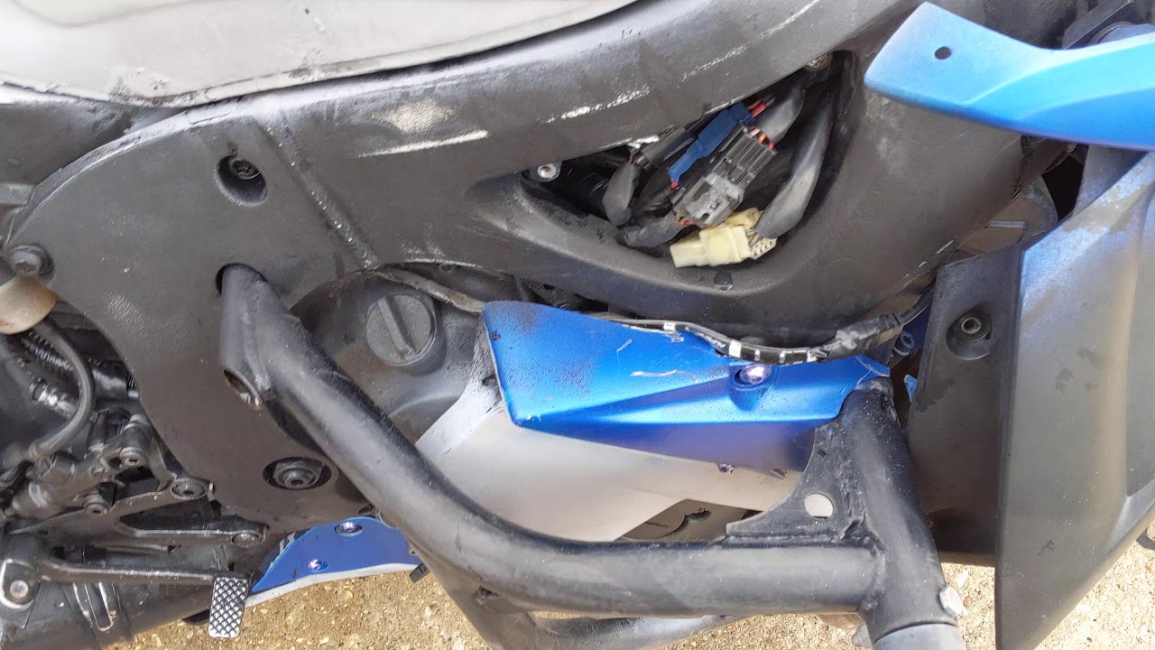 Wrecked R6 # 6407 Starting Wrecked 2005 Yamaha R6 with 7,167 Miles - YouTube