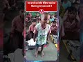 इस बच्चों का टैलेंट देखिएपढ़ाई का कितना हुनर है इस बच्चे में.