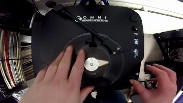 Portablism #2: A quick 1 min scratch on the Omni portable turntable