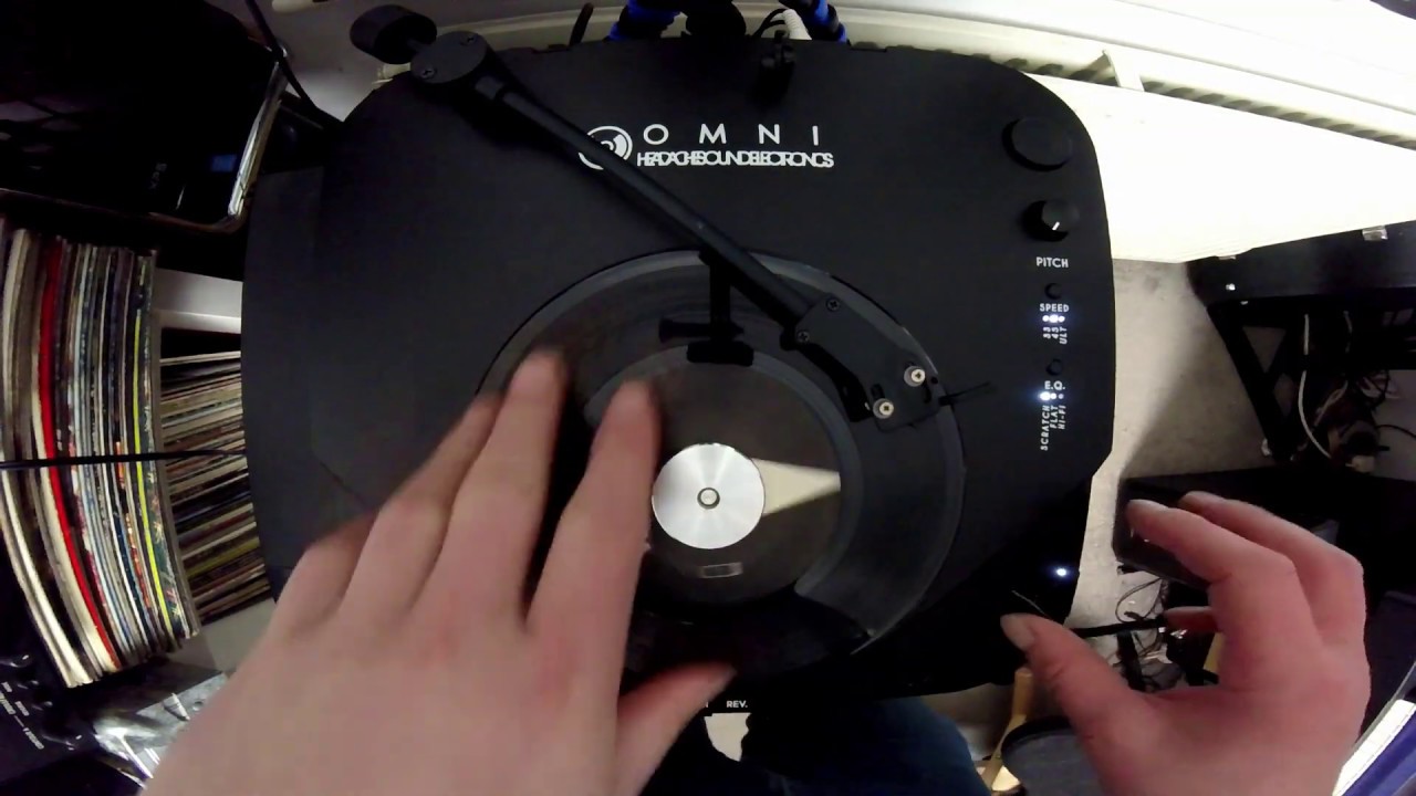 Portablism 2 A quick 1 min scratch on the Omni portable turntable