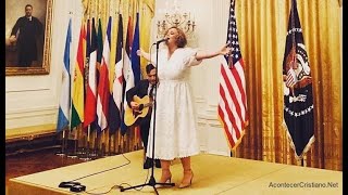 Christine D’Clario canta alabanzas a Dios en la Casa Blanca
