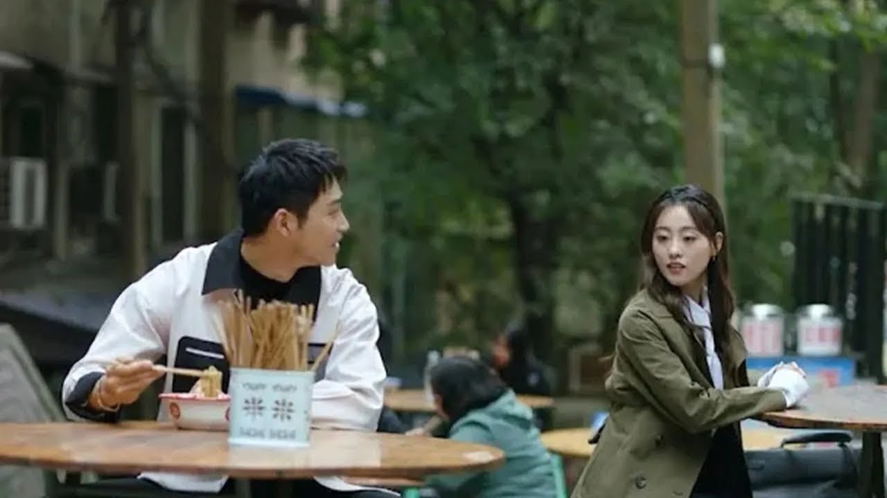 Красивый босс влюбился в Люси с первого взгляда и преследовал ее.