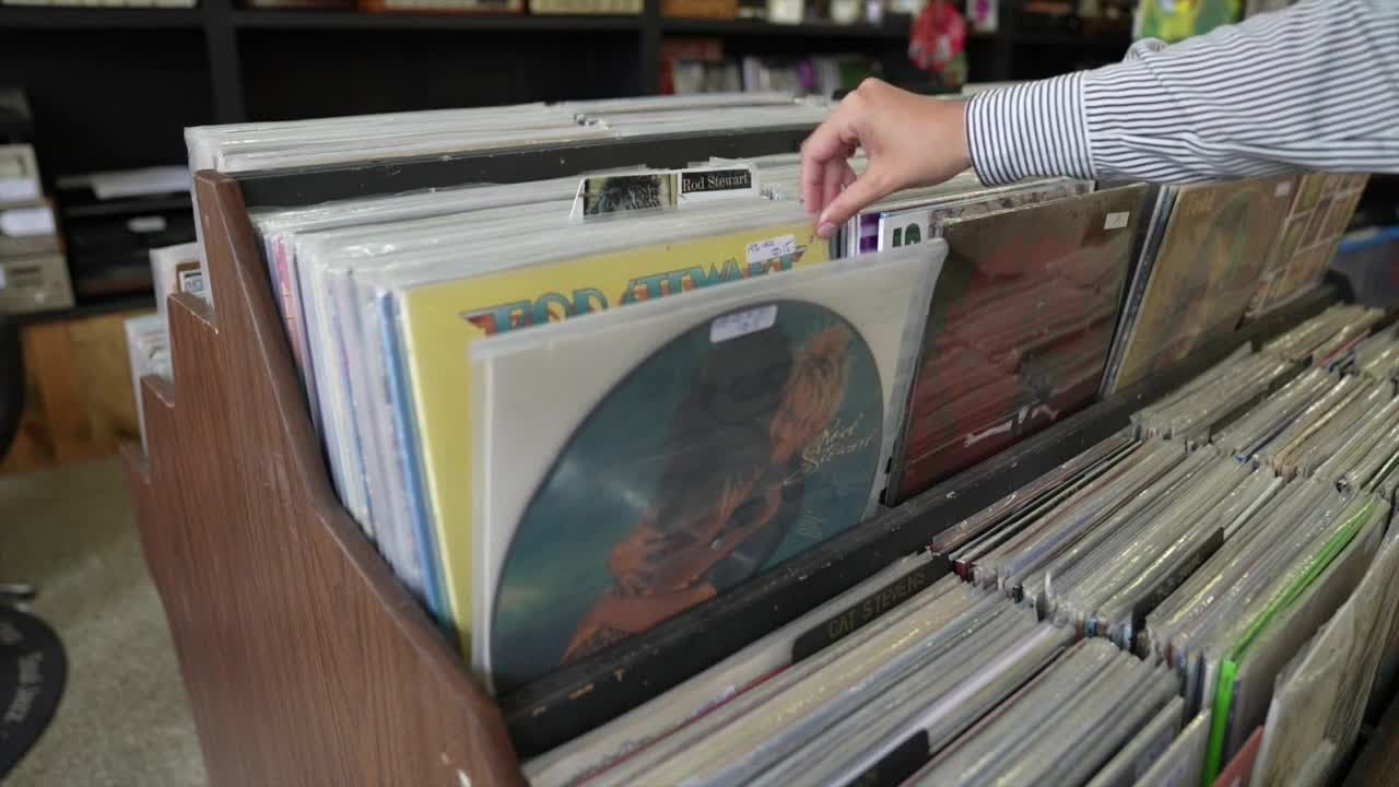 Michigan's only femaleowned record store is in Lansing YouTube