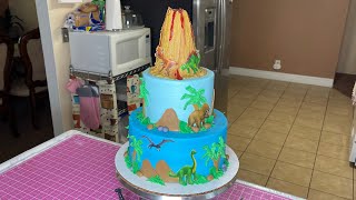 PASTEL CON DINOSAURIOS Y VOLCÁN