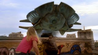 Doctor Who Spaceship Crashes into Big Ben! (HD) | Aliens of London