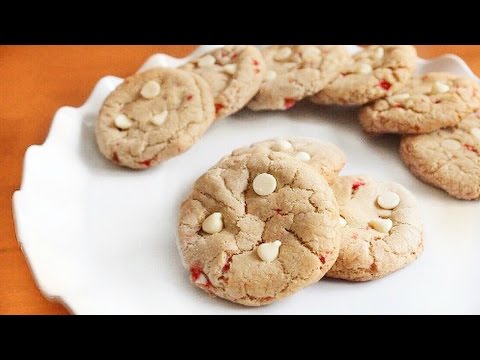 Peppermint White Chocolate Chip Cookies | SweetTreats