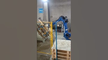 Automatic Wood Pallet Nailing Machine With Robot Arm