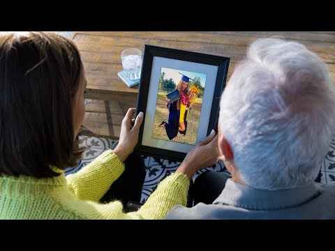 PhotoSpring 10 Premium digital photo frame - The best way to enjoy your photos and videos every day