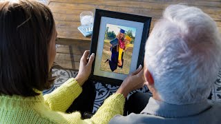 PhotoSpring 10 Premium digital photo frame - The best way to enjoy your photos and videos every day screenshot 1