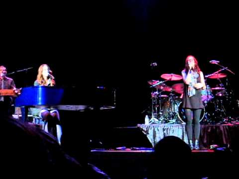 Download Sara Bareilles and Ingrid Michaelson - "Winter Song" Performance - YouTube