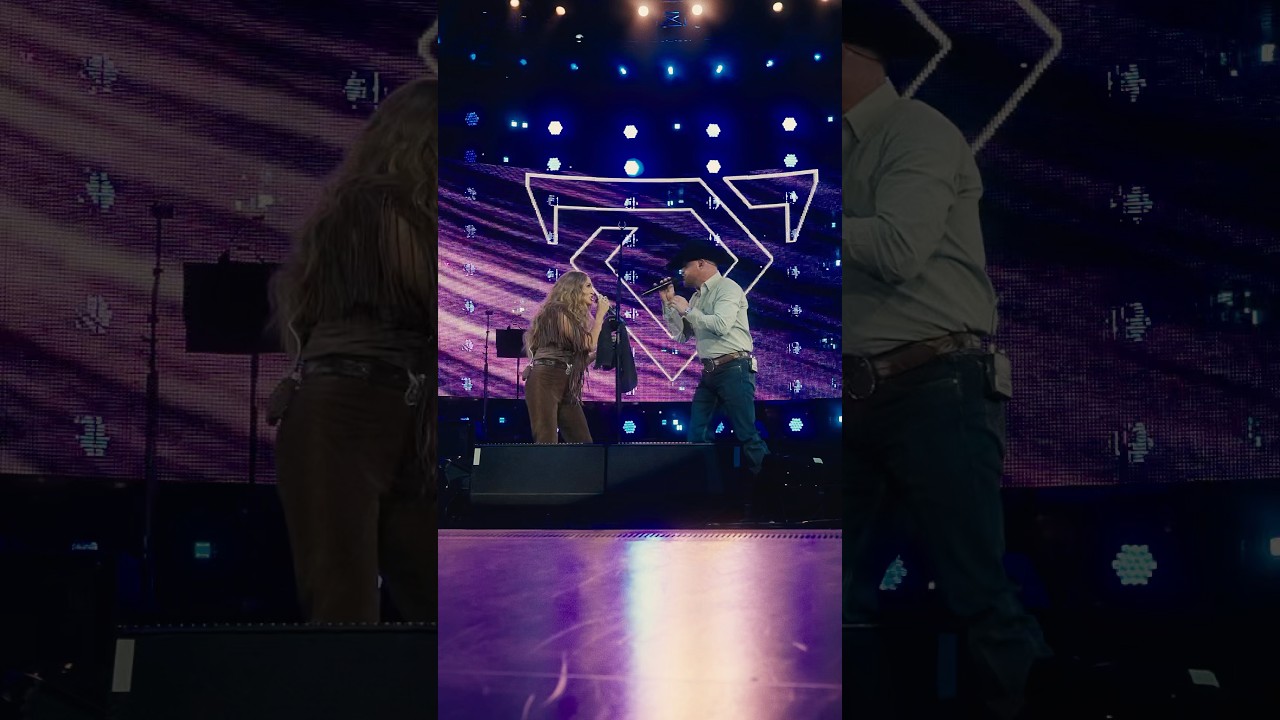 Houston, you didn’t see that coming did you? We had to bring out @carrieunderwood for this one. video thumbnail