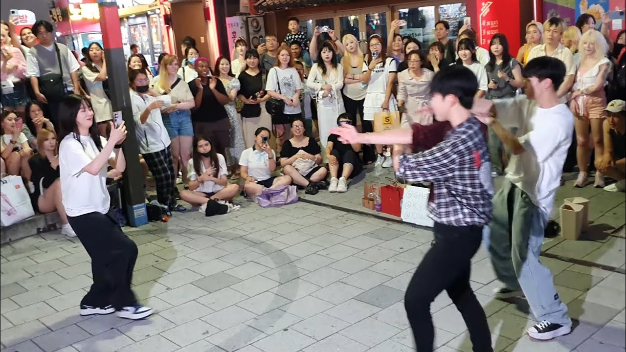 [STREET ARTIST] YU KAGAWA, HYOJIN & YOUNGWON. HILARIOUS HONGDAE BUSKING. 230719.