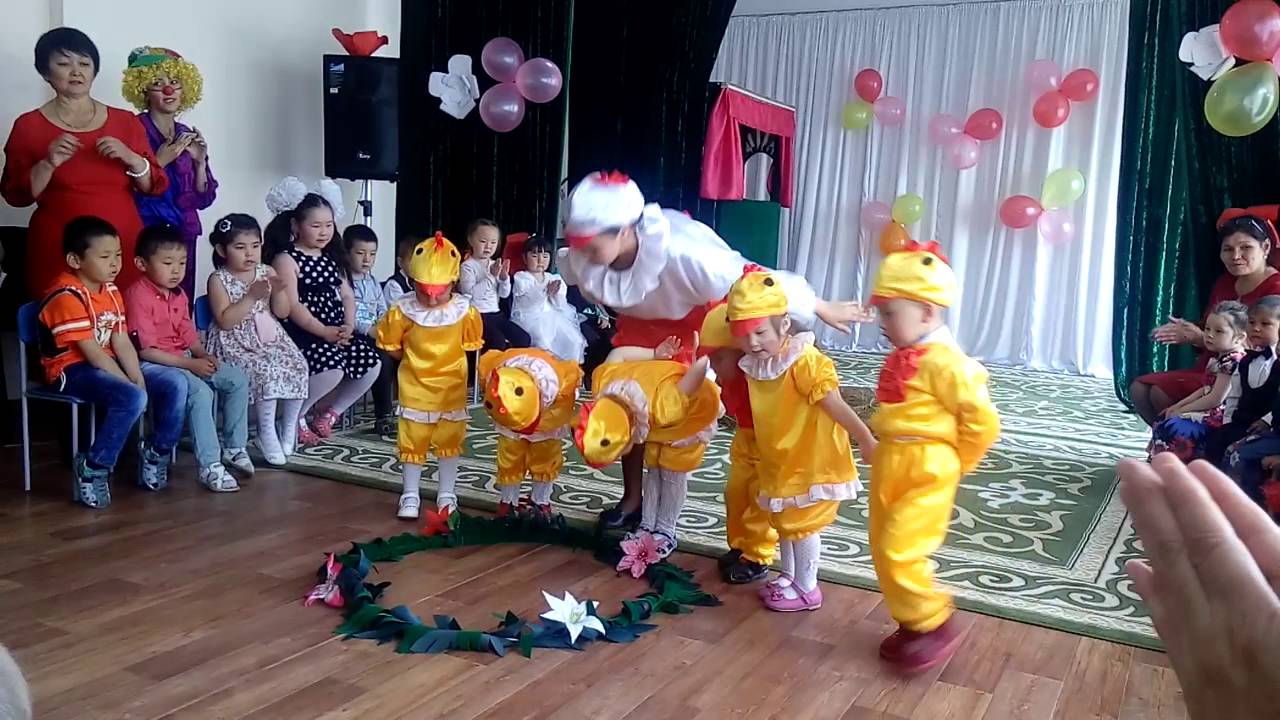 Аналармен жыныстық қатынас туралы бейнелерді қараңыз Порно: есек жалау, кәрілердің аузына сиысу