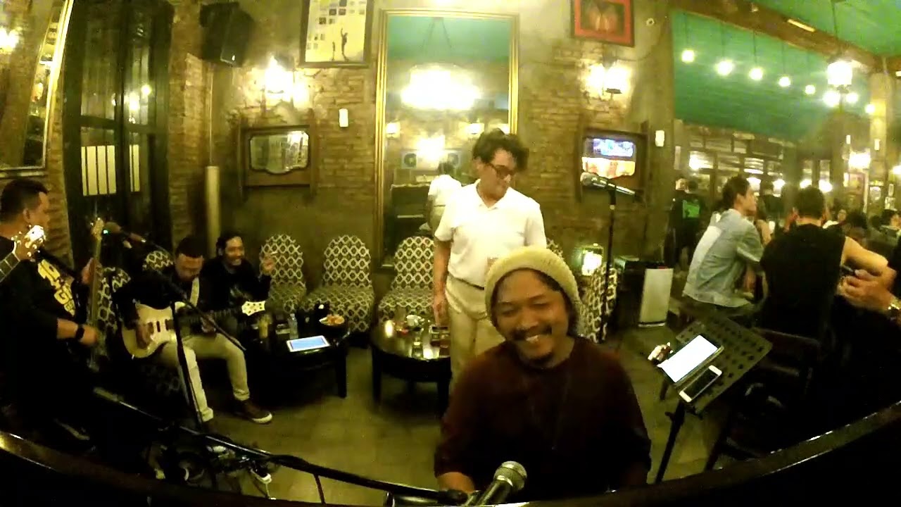 Blue Moon feat. Ardhito Pramono (Asmaraloka Live at OurBar Surabaya)