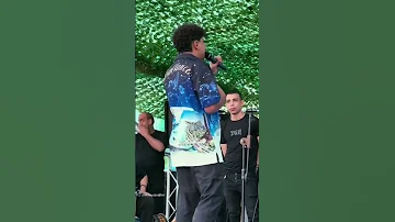 احمد موزه السلطان بيغني الي يقابل التاني يبقي حلال علي التاني لايف في الساحل الشمالي The Beach 
