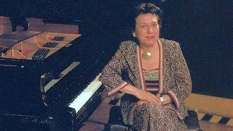 Alicia de Larrocha plays Mozart - Concerto No.24, ...
