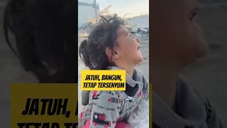 Anak-anak kecil yang hebat berjuang walaupun diusir dari tanahair sendiri!! Tetap gagah tersenyum!!