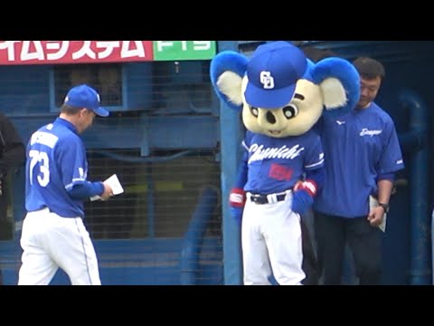 フィジカルで押し勝ってメンバー表を貰おうとするドアラ (2023/05/13)
