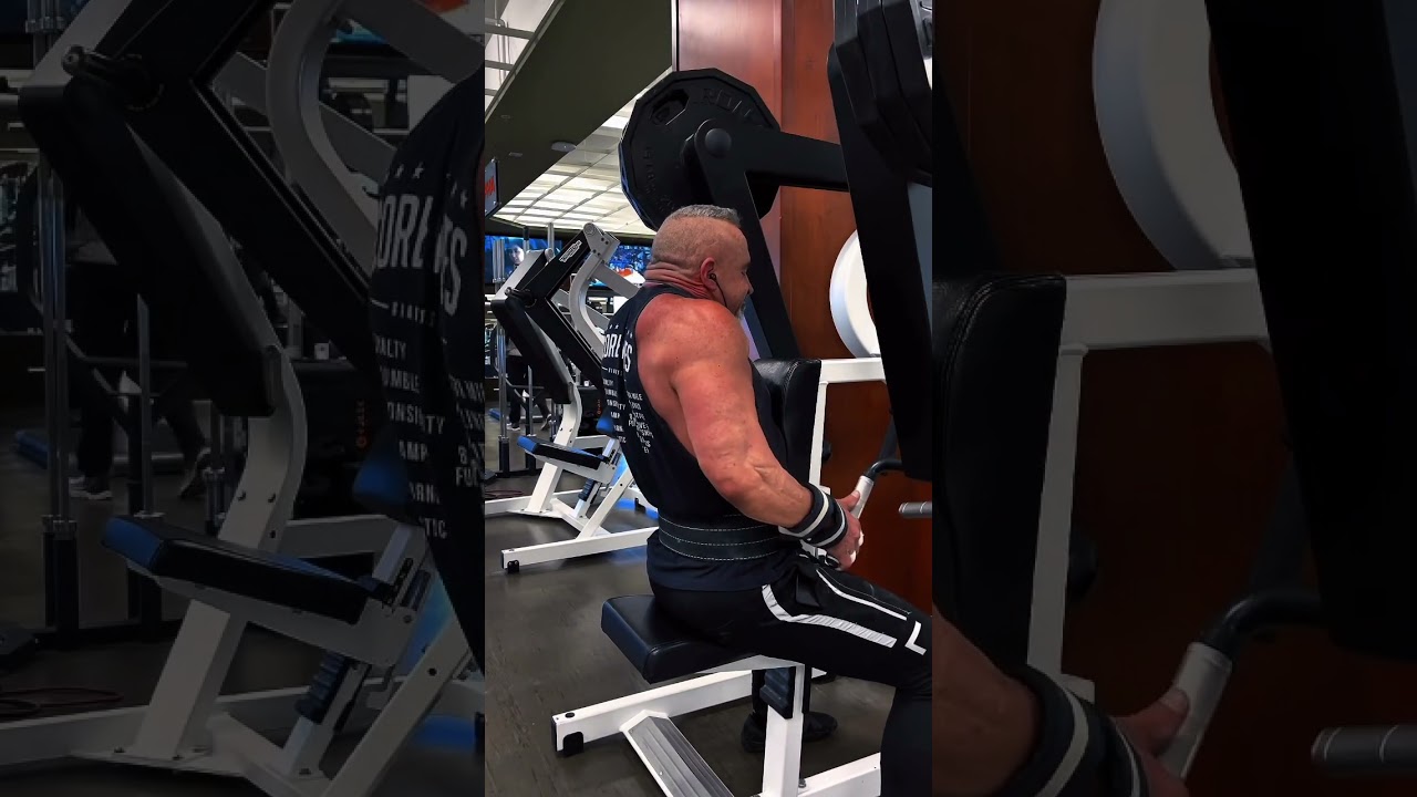 The row machine is a great place to really hit your traps #traps #shrugs #workout #muscle