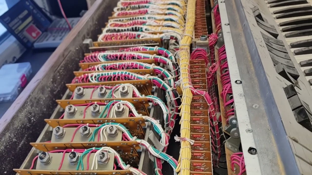 VILNIUS 3 electric organ synth teardown, first test. электроорган Вильнюс 3