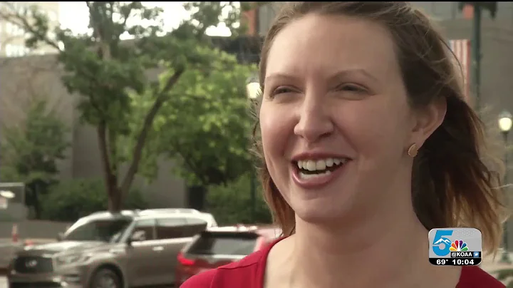 Loose longhorn scares onlookers in downtown Colora...
