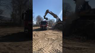 CAT 345 loading MAN