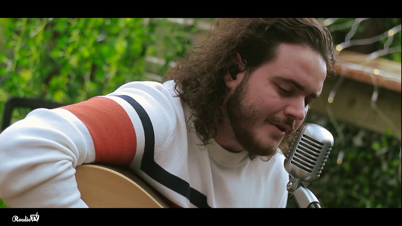 LUKE O'LOAN // WILD MOUNTAIN THYME (cover) // ROADIE TV